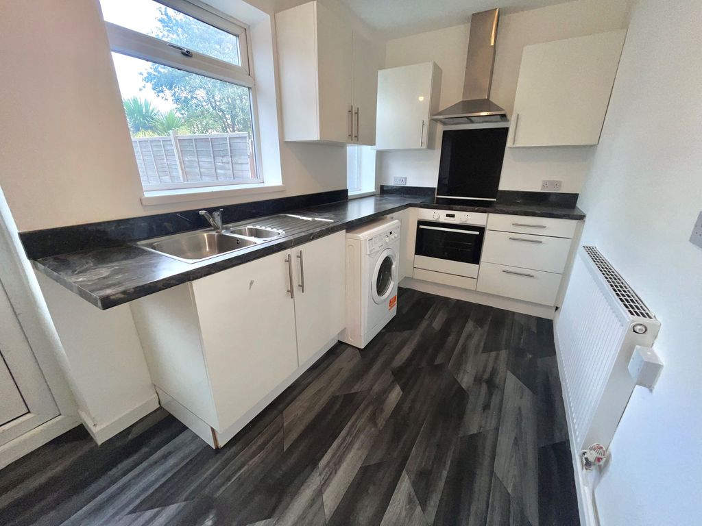 Property photo 3 of 9 Kitchen