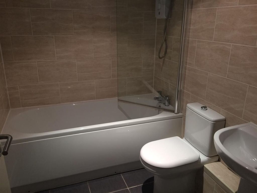 Property photo 3 of 8 Bathroom