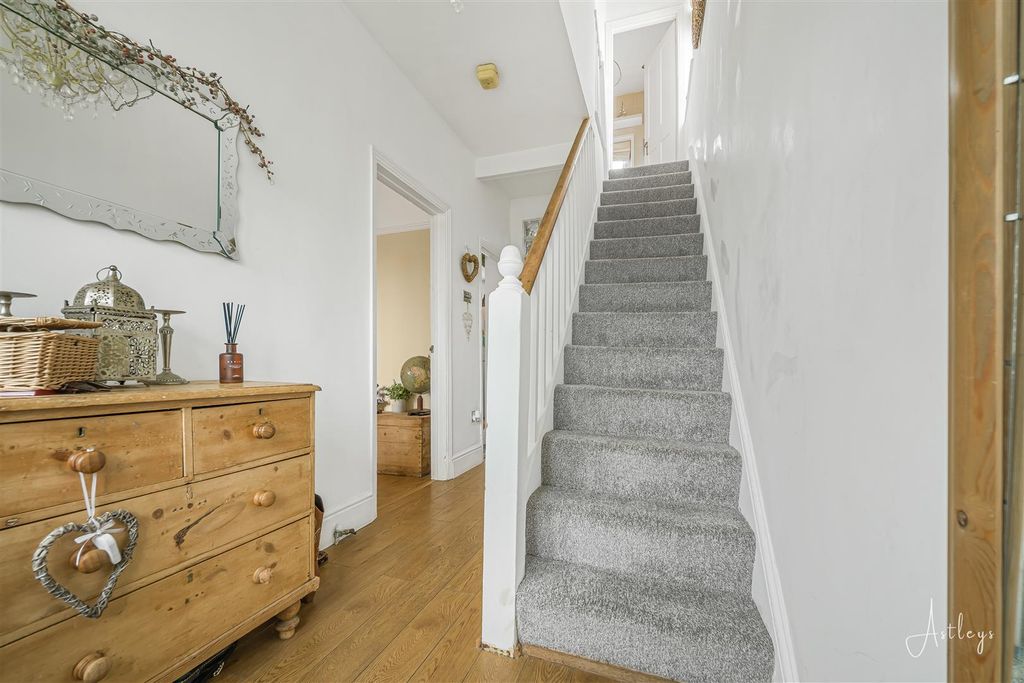 Property photo 2 of 25 Hallway