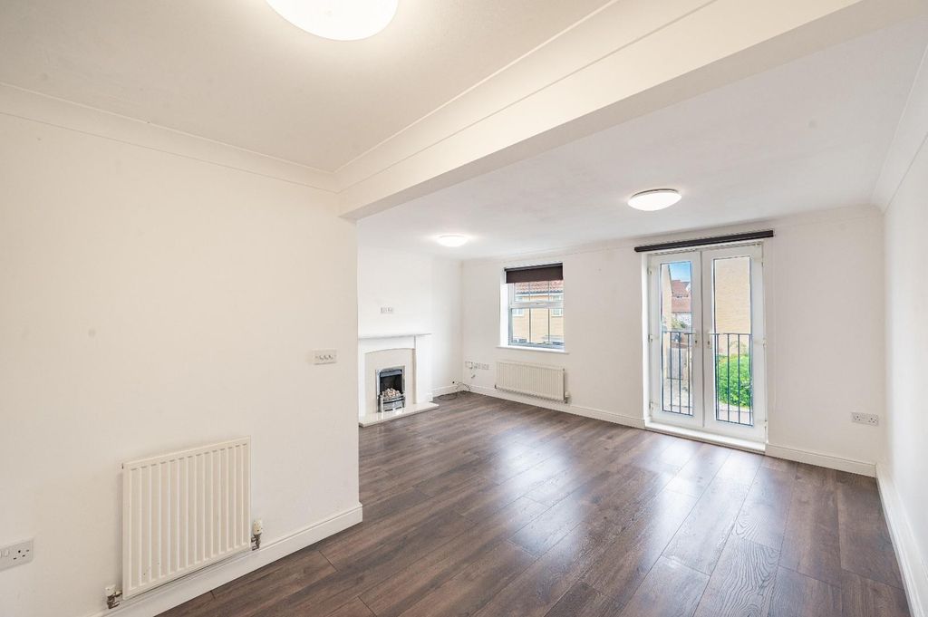 Property photo 3 of 18 Living Room