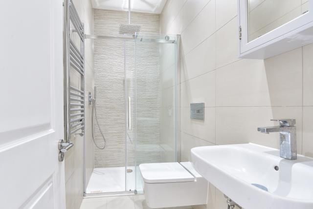 Property photo 2 of 9 Bathroom