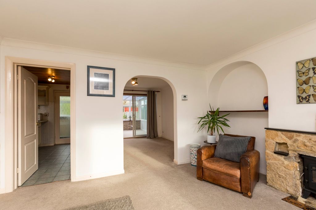 Property photo 2 of 12 Lounge