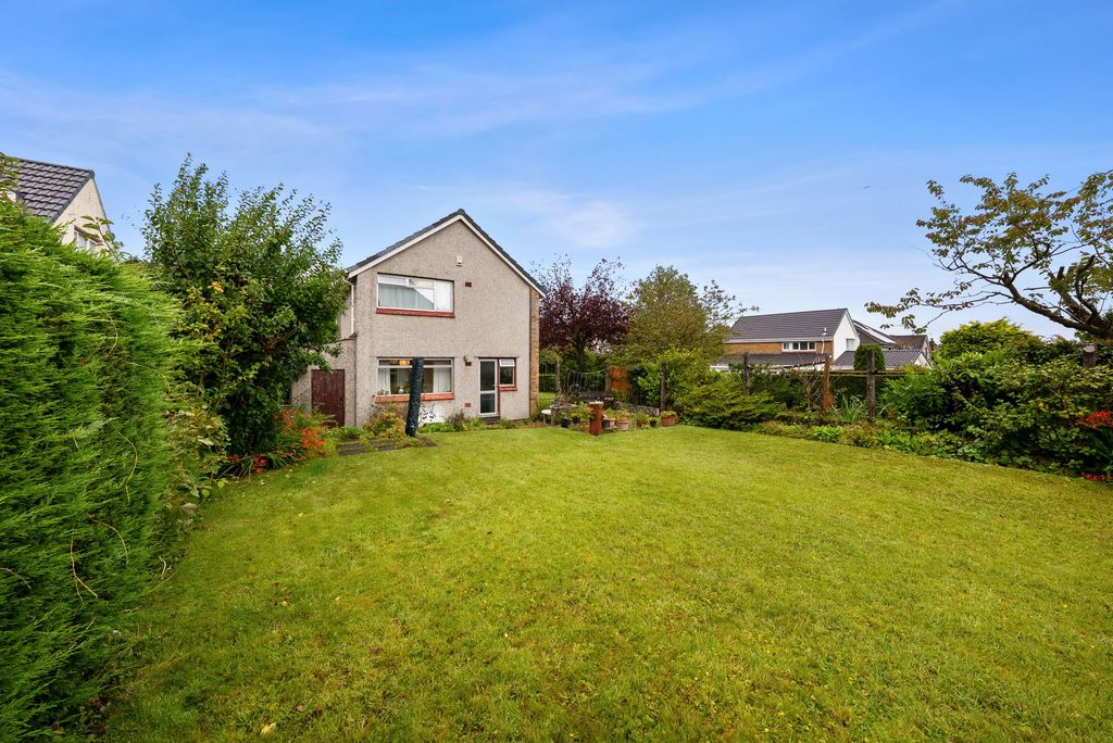 Property photo 2 of 27