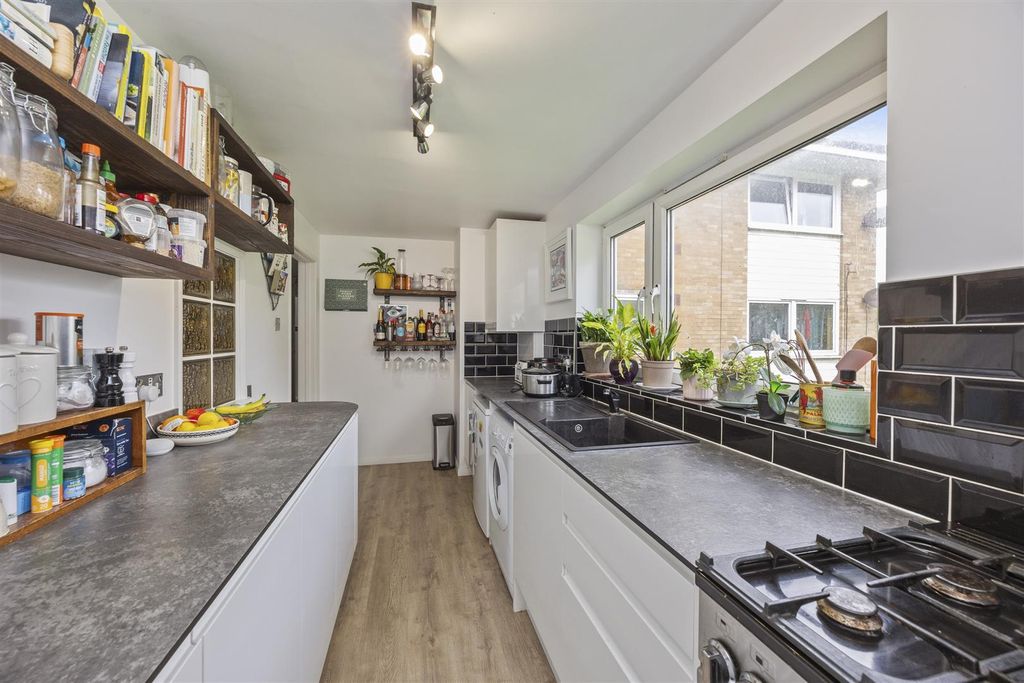 Property photo 2 of 19 Kitchen