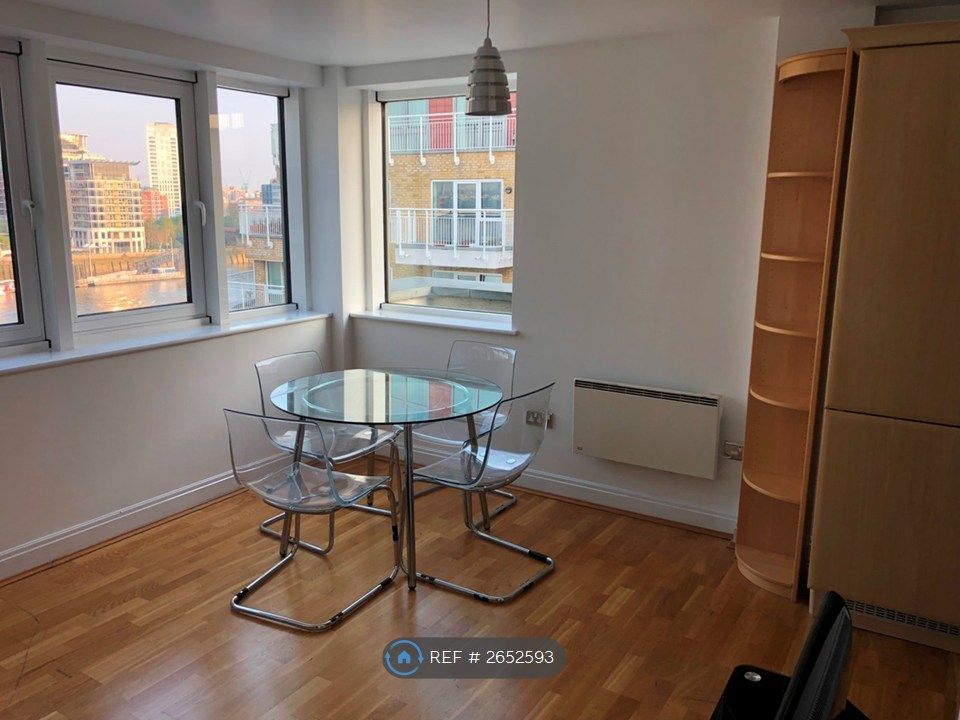 Property photo 2 of 15 Living Room