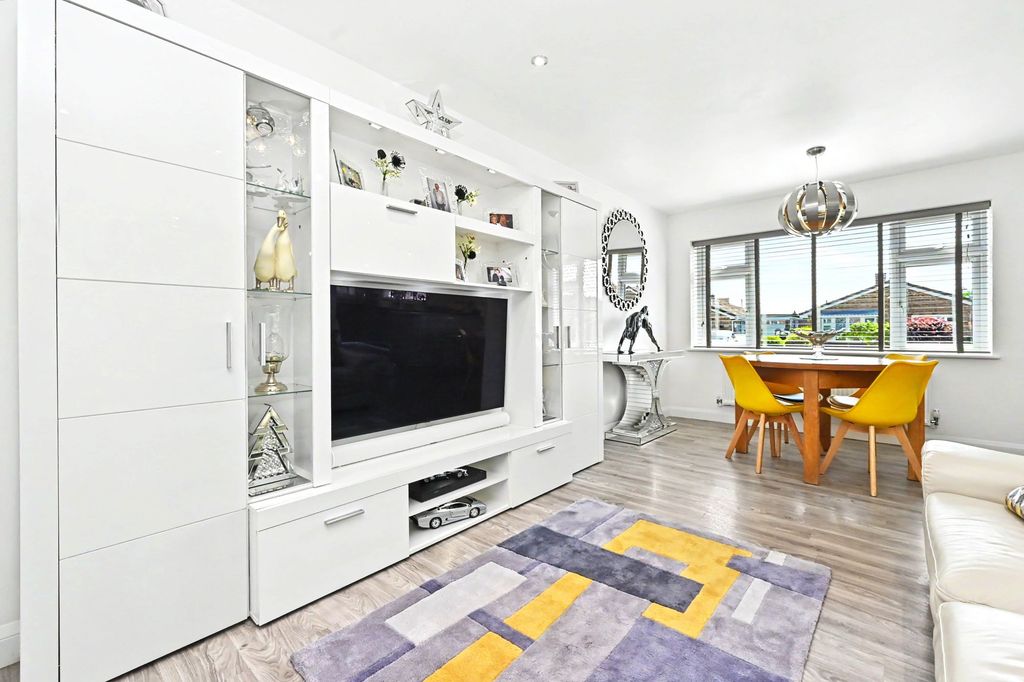 Property photo 2 of 34 Sitting And Dining Area