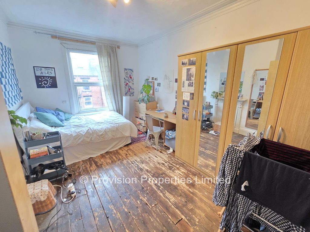 Property photo 3 of 11 Photo