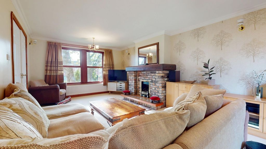 Property photo 3 of 48 5692068