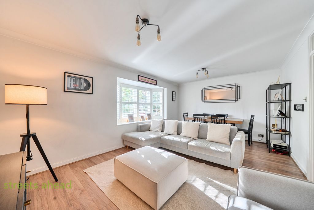 Property photo 2 of 18 B04E0554-528B-4F8...