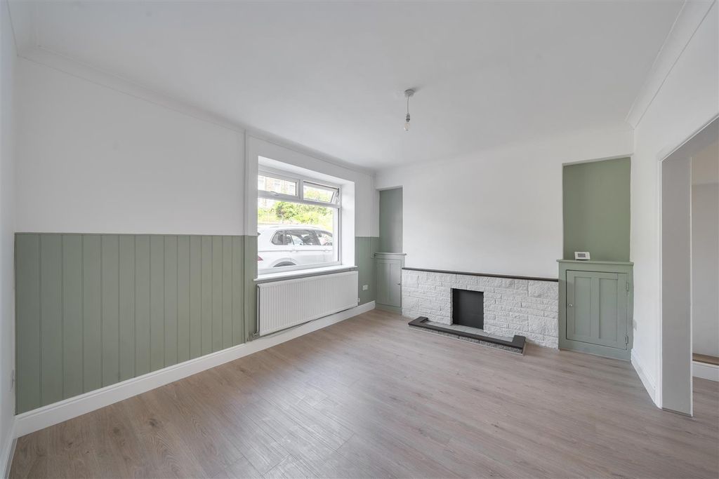 Property photo 2 of 25 1467735-16-6A16d3B98A5Fd.Jpg