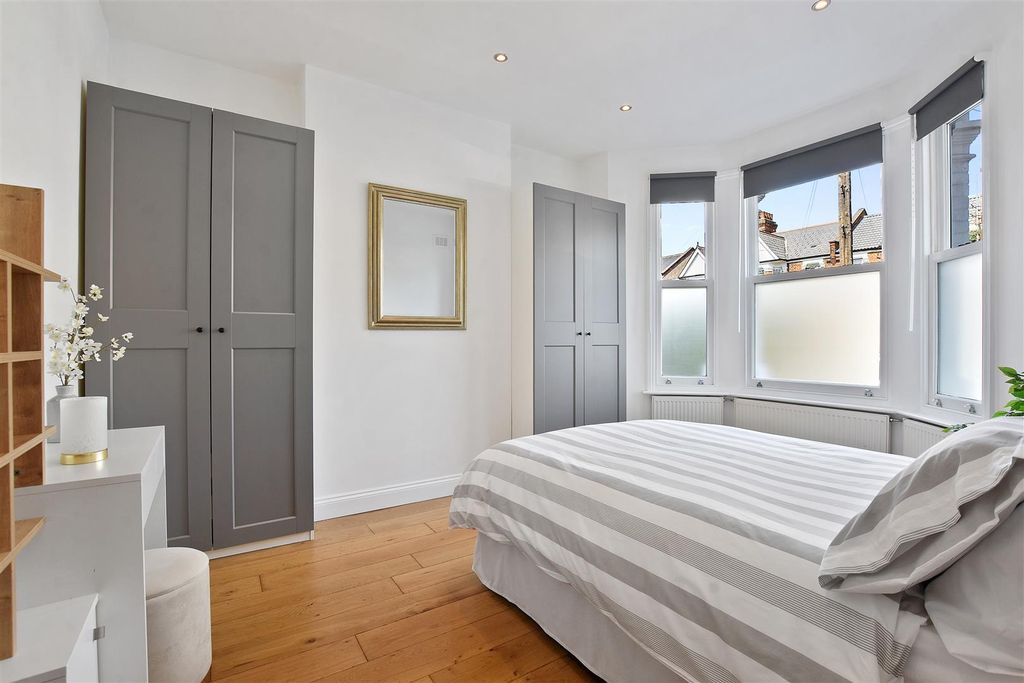 Property photo 2 of 15 06-6Bf1Gcwt - 27 Furness Road - Bedroom -Original