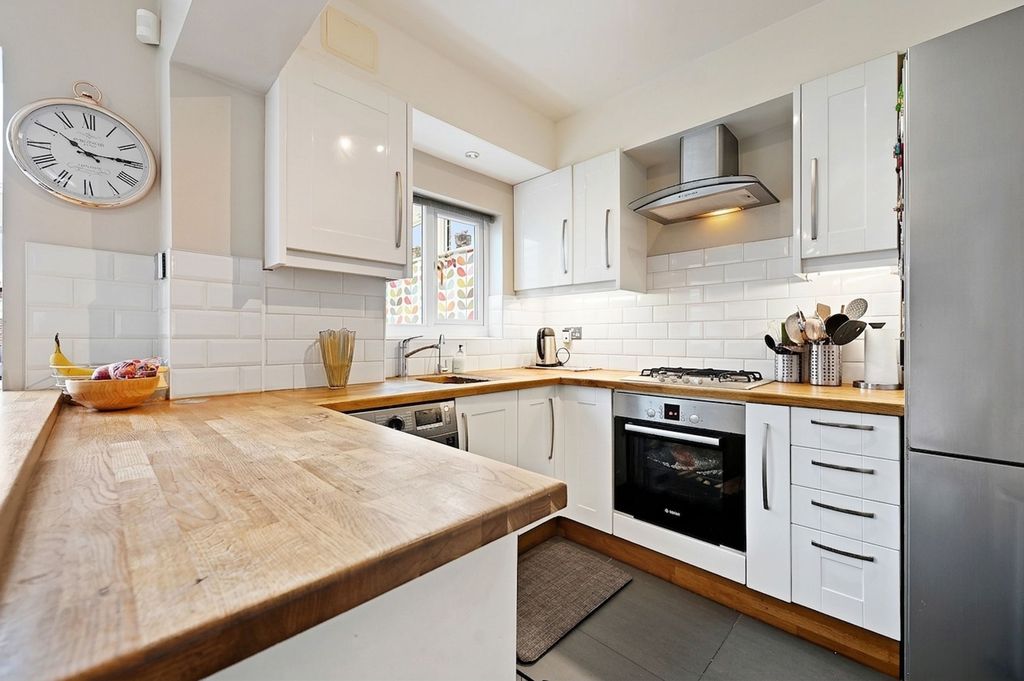 Property photo 3 of 12