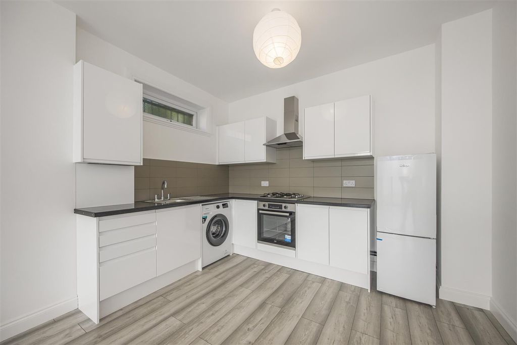 Property photo 2 of 12 1