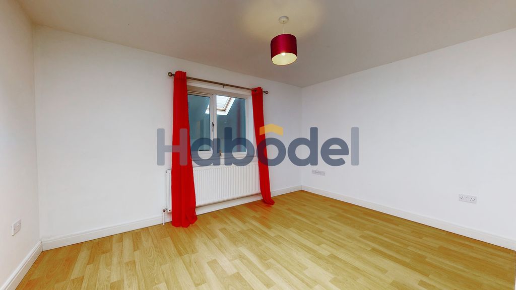 Property photo 3 of 6