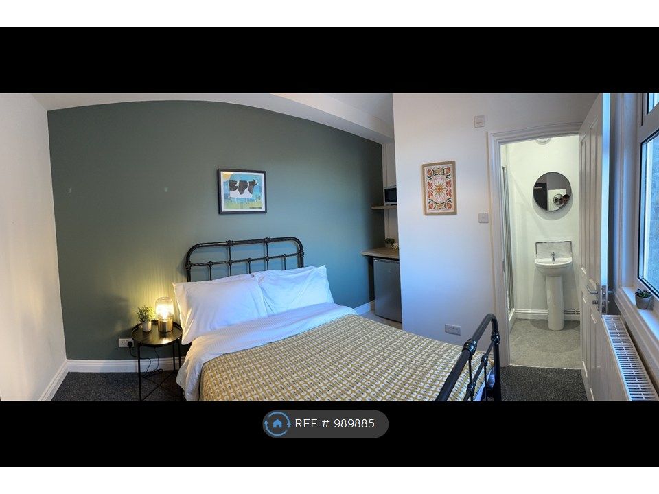 Property photo 1 of 10 En Suite Studio Room