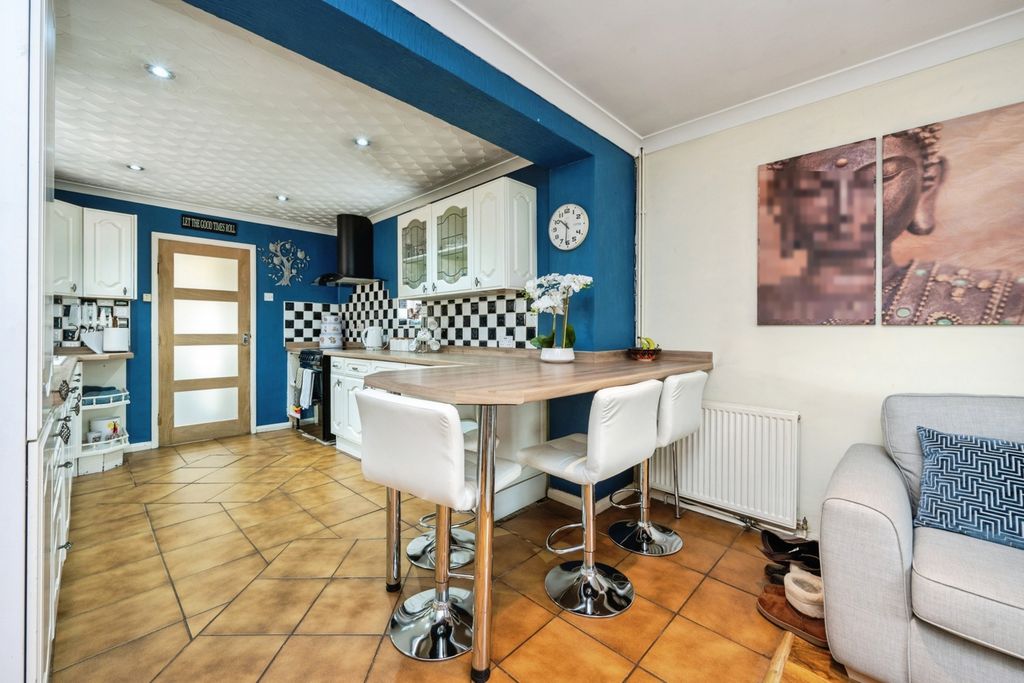 Property photo 2 of 34 Kitchen/Diner