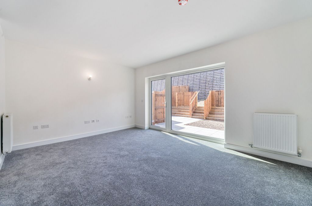 Property photo 3 of 21