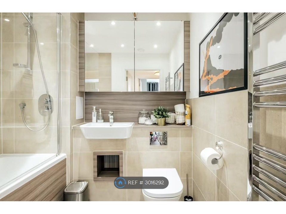 Property photo 2 of 10 Full Bathroom