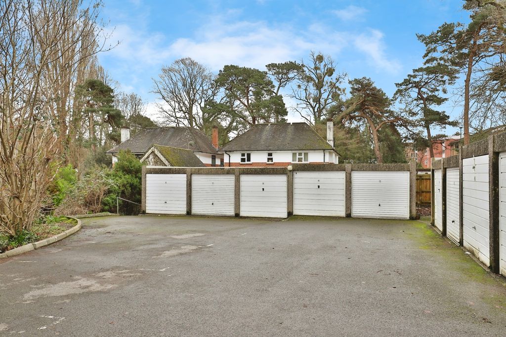 Property photo 2 of 14 Garage