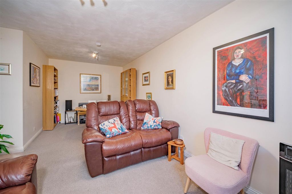 Property photo 3 of 14 17 Pleasance Court Dundee (13).Jpg