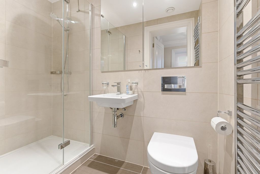 Additional image 18 of 3 bed flat for saleQueen Elizabeth Crescent, Beaconsfield, Buckinghamshire HP9