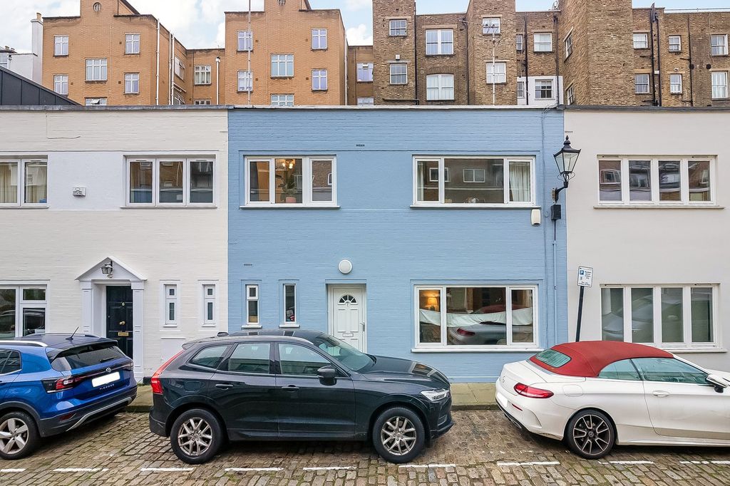 Property photo 3 of 13 External