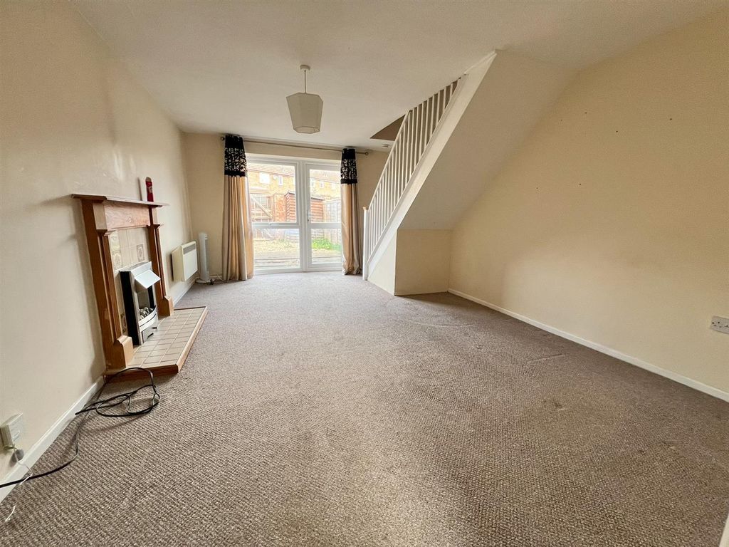 Property photo 3 of 7 Living Room