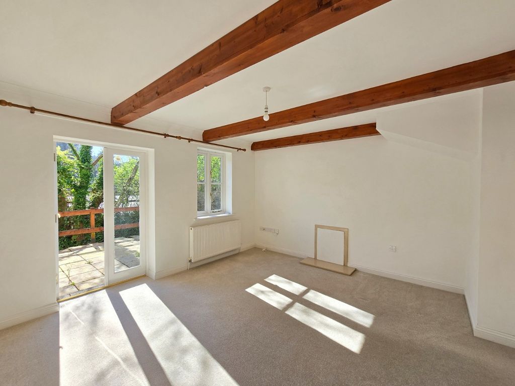 Property photo 2 of 11 5040822