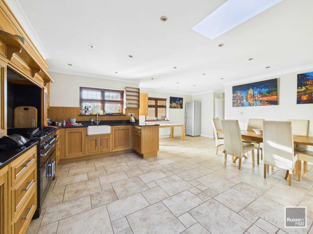 Property photo 3 of 24