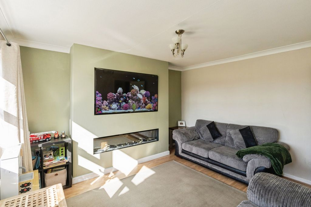 Property photo 2 of 15 Lounge