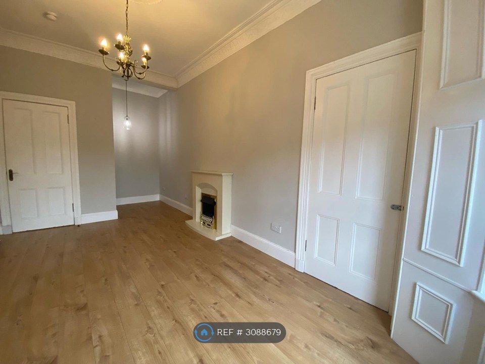 Property photo 2 of 8 Lounge 2