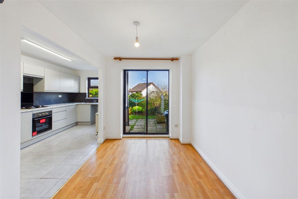 Property photo 3 of 11 41 Meadowside Dining Room