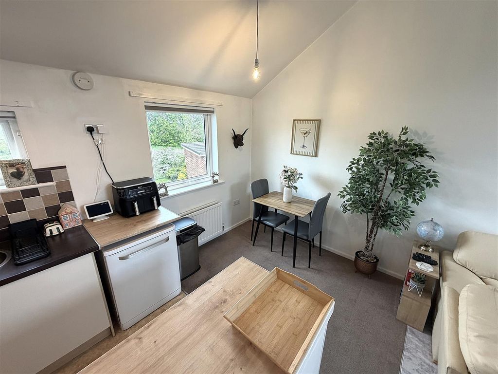 Property photo 3 of 13 Dining Area