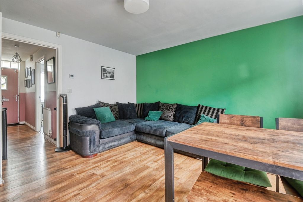 Property photo 3 of 19