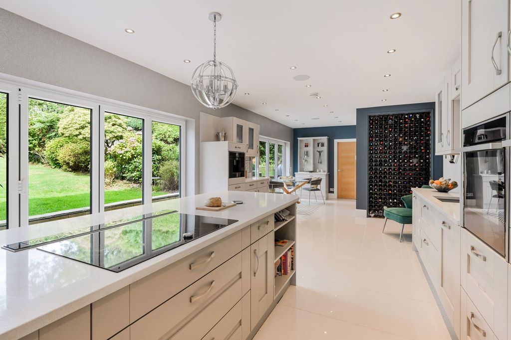 Property photo 3 of 35