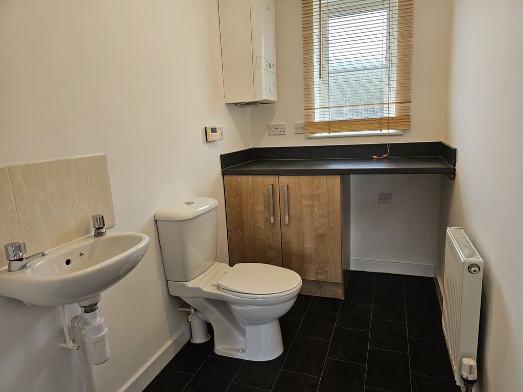 Property photo 3 of 14 Cloakroom/Utility