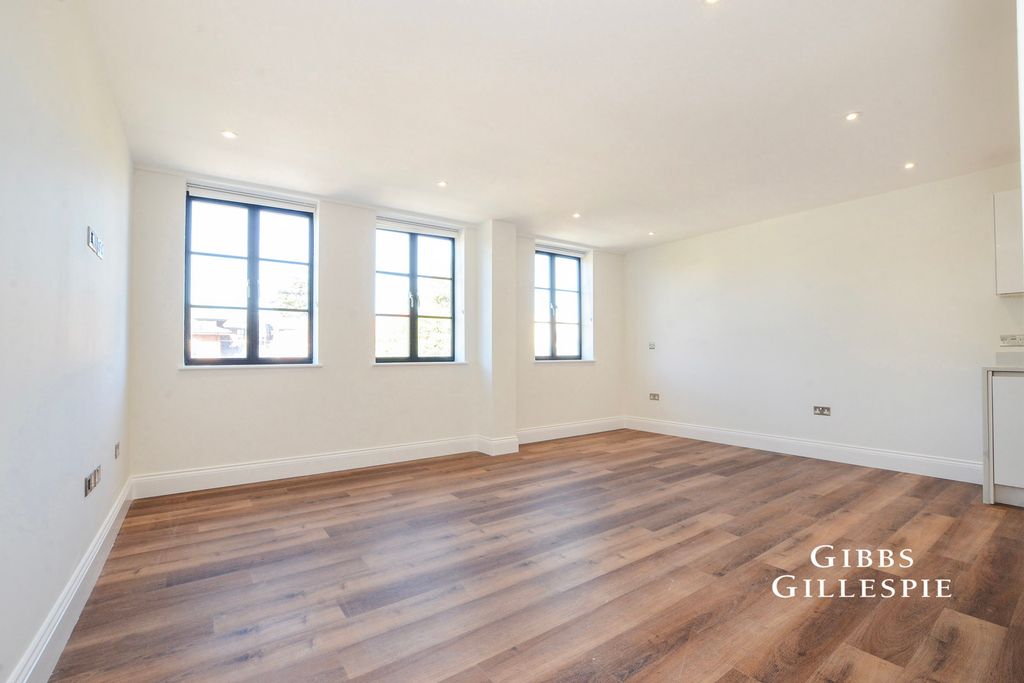 Property photo 3 of 11 Pbox-Img.Jpg