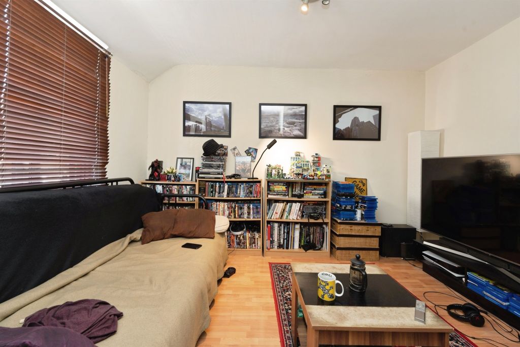 Property photo 2 of 20