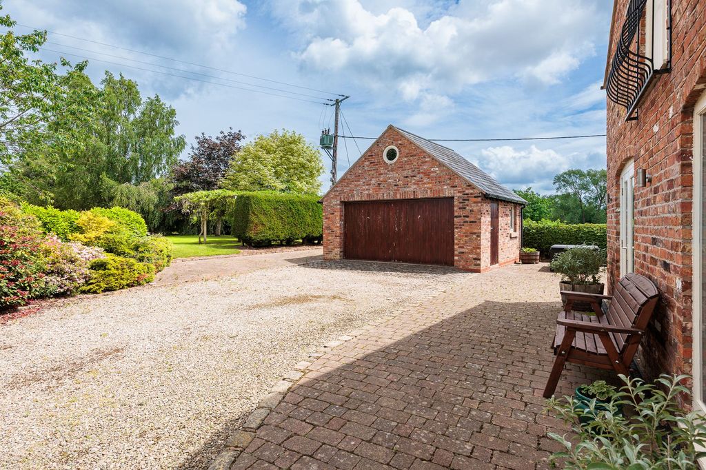 Property photo 3 of 31