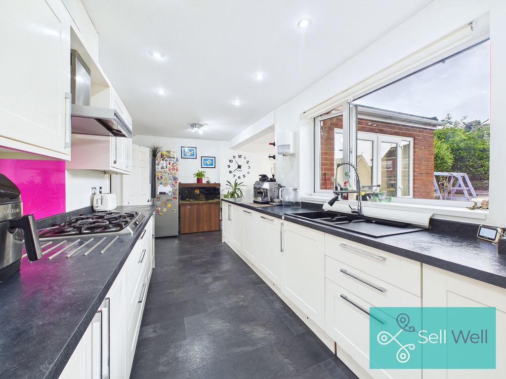 Property photo 2 of 27 Kitchen