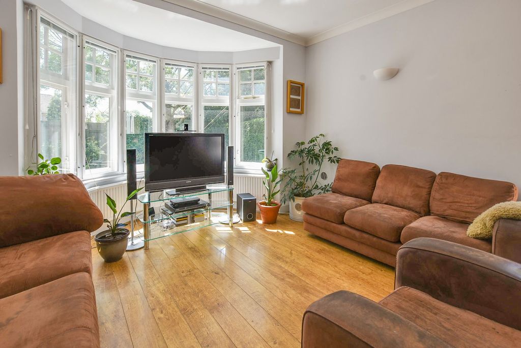 Property photo 2 of 25