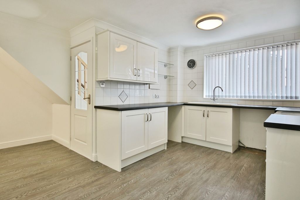 Property photo 3 of 21 4370586