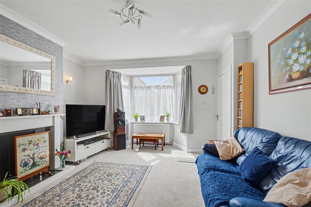 Property photo 2 of 18 Lounge_1.Jpeg