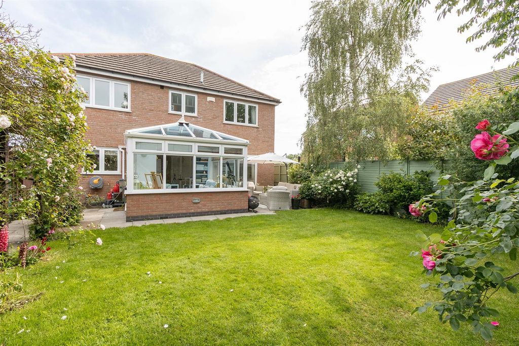 Property photo 2 of 34