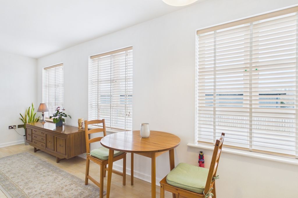 Property photo 1 of 10 Cam02279G0-Pr0051-Still012