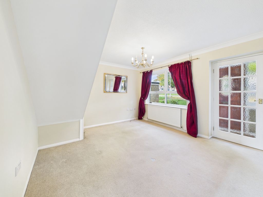 Property photo 2 of 11 Lounge