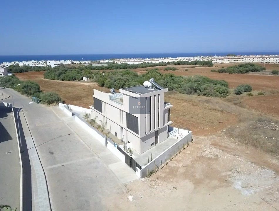 Property photo 2 of 17