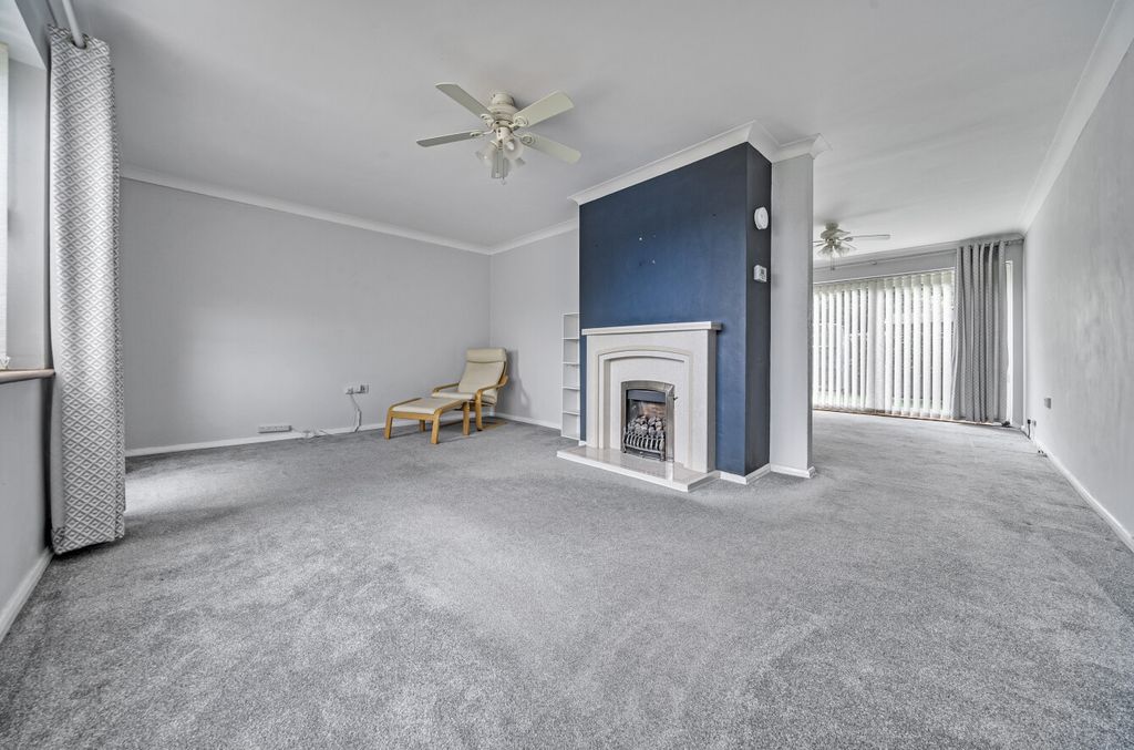 Property photo 3 of 13 1321370-13-687633...