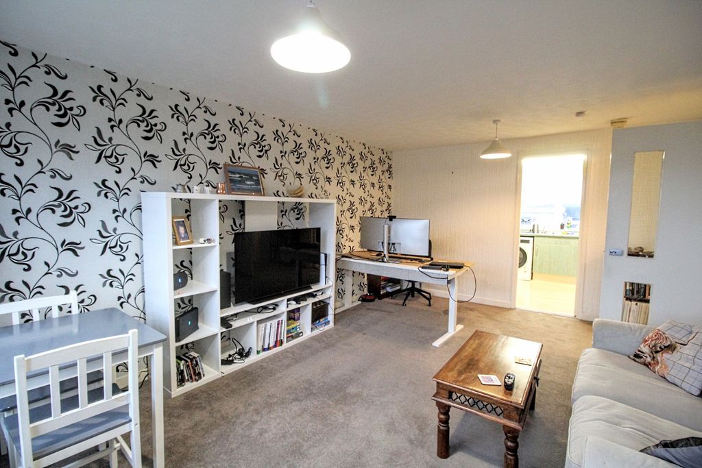 Property photo 3 of 10 Lounge