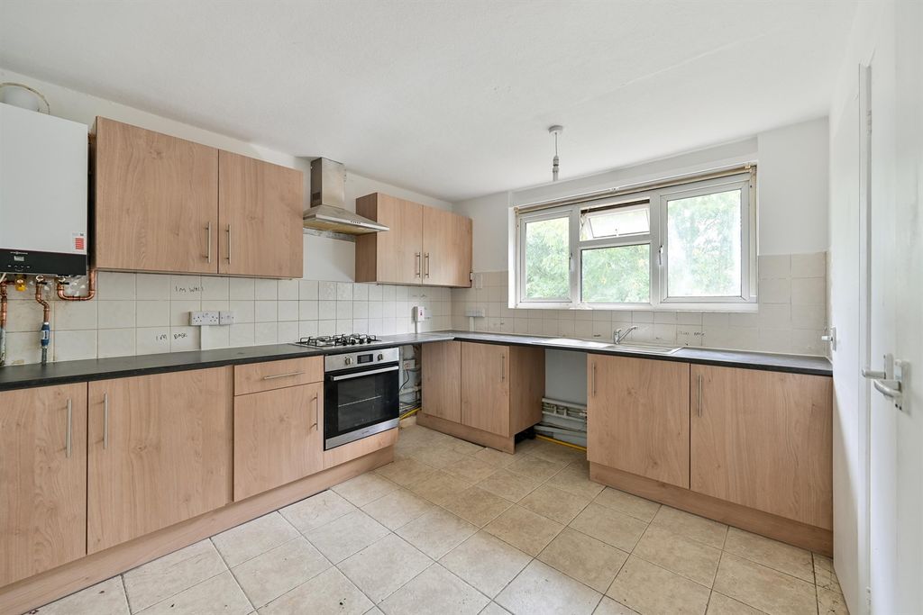 Property photo 2 of 7 Kitchen